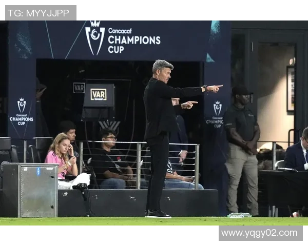 巴萨大胜勒沃库森梅西赛后换衣引发球迷热议